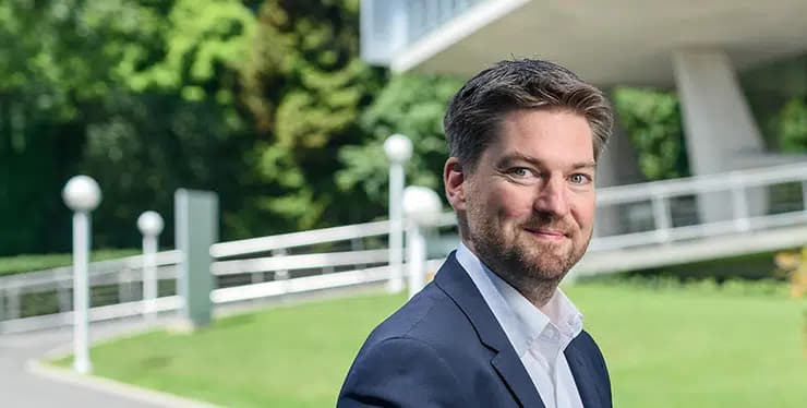Professor Florian Hoos